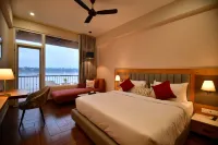 Hotel Aviral Ganga Hotels near Bharat Kala Bhavan Museum
