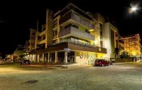 Breathtaking 2 Bedroom, Private Terrace BBQ