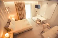 IO Luxury Pool & Hot Tub Suites Hôtels à : Zaloggo