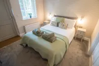 The Foxes Den Coffee House and Rooms - Homestays