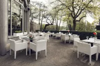 M Hotel - breakfast
