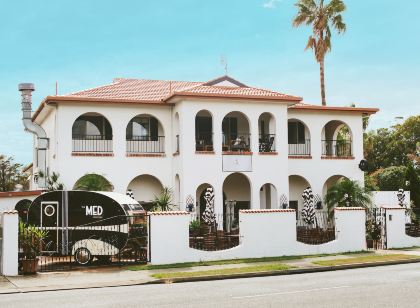 The Med Crescent Head