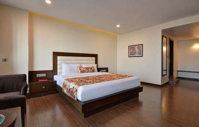 Summit Montana Suites & Spa at Mall