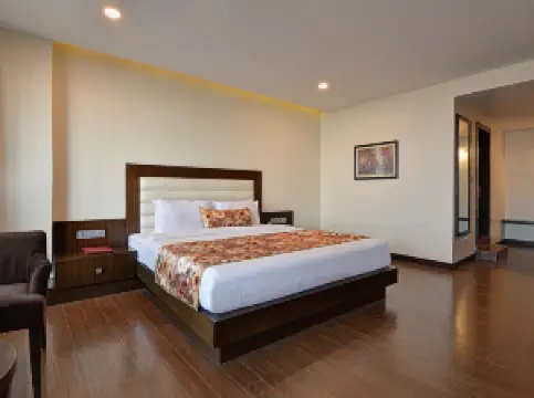 Summit Montana Suites & Spa at Mall