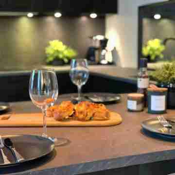 Brosundet Balcony Bliss, EV Garage, Supermarket Next Building Dining/Meeting Rooms