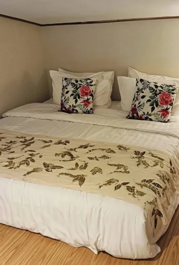 ห้องสแตนดาร์ดเตียงใหญ่ พร้อมลาไน วิวสวนสาธารณะ