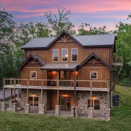 Stone Mountain Lodge 4 Bedroom Cabin by RedAwning