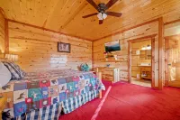 Dog Friendly Windoor Pool & Theater - Paradise!