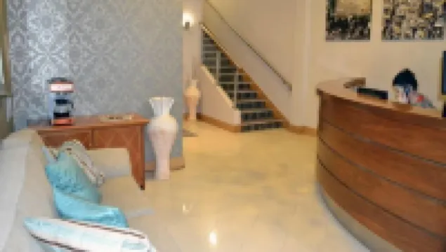 Carrick Plaza Suites and Apartments - Bãi đậu xe