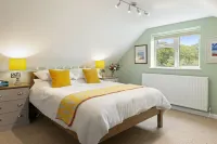Chambers Place Hotels near Braziers Park School