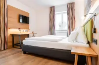 Gasthof Krone Hotel dekat Cafe Zentral