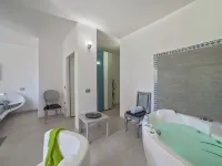 Plush Villa Apartment in Tavullia with Hot Tub -  Ferienhäuser