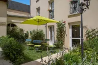 Brit Hotel le Lion d'Or Chinon Hotel di Cravant-les-Coteaux