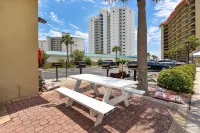 Summerhouse by Book That Condo Hotel di Lower Grand Lagoon