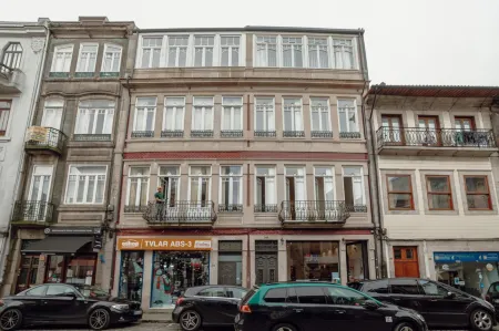 Downtown Premium Apartment by Vacationy