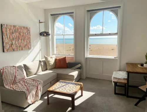 Spacious 2Bd Flat with Stunning Views Folkestone