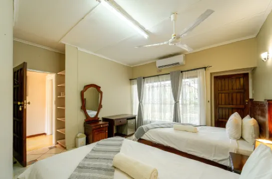 Room in Villa - Zambezi Family Lodge - Buffalo Room