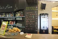 Sophie's Hostel - bar
