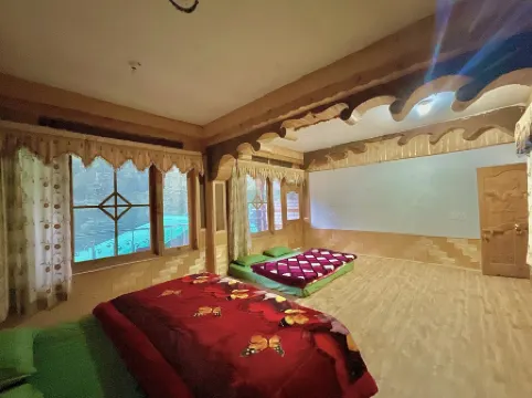 Diamond Valley x One Light Stays