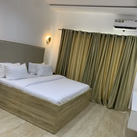 Greywood Hotel and Apartments