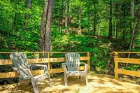 Private 3.5 acre Waterfront Cabin with Hot Tub, WiFi, Minutes from Nashville