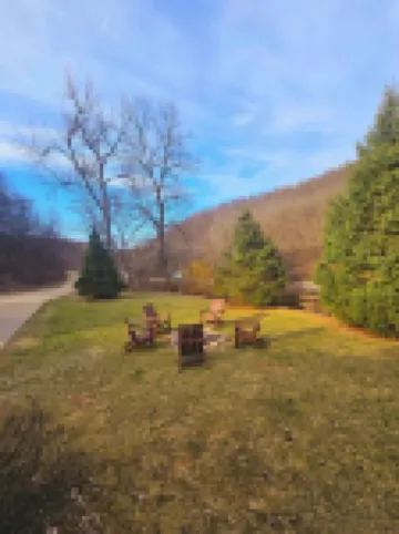 Log Cabin/ w hot tub, outdoor pool & pool table