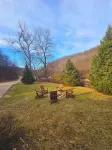 Log Cabin/ w hot tub, outdoor pool & pool table