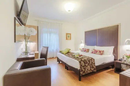 Hotel Hambros - Il Parco in Villa Banchieri Отели рядом с достопримечательностью «Parrocchia Dei Ss. Maria Assunta e Jacopo Maggiore di Lammari»