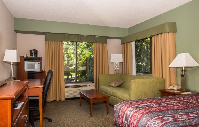 Round Hill Inn