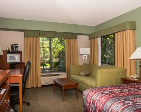 Round Hill Inn Hotels in Orange