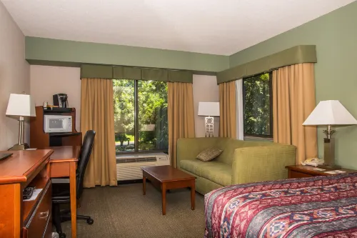 Round Hill Inn Hotels in Orange