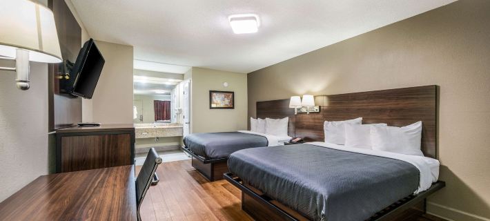 Econo Lodge Inn & Suites University Hotels in Мадісон