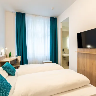 DaunTown Rooms - Self Check-IN Hotels near Alserstraße Metro Stop
