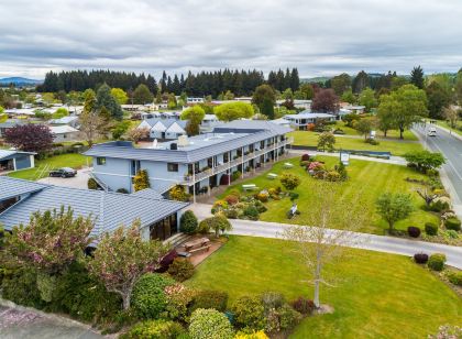 Lakeside Motel & Apartments
