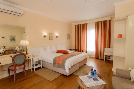 Hansa Hotel Swakopmund Отели в г. Свакопмунд