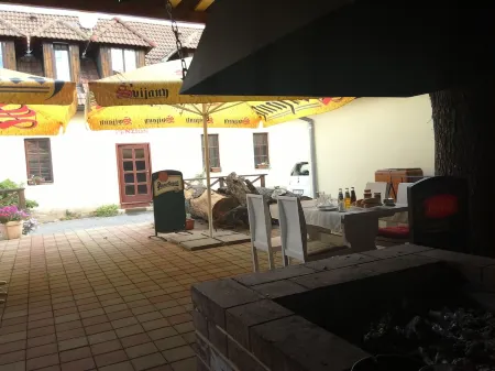 Penzion a Restaurace Na Jízdárně Отели в г. Dolni Lukavice