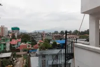 Four Red Doors Apartments