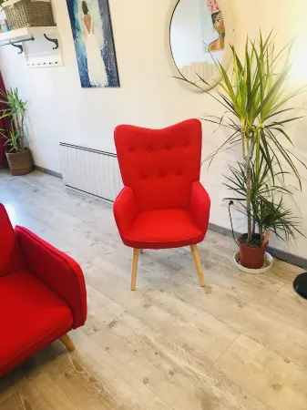 Hôte Labyrinthe Lit 180 cm Salle de Bain, Petit Dej Compris