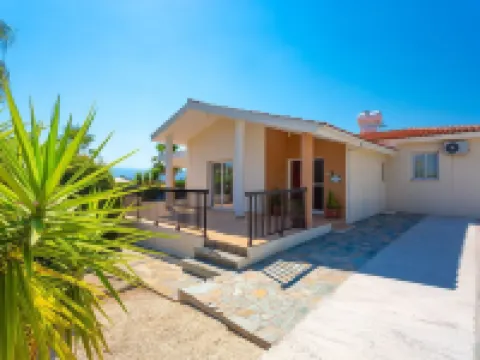 Villa Chrystalla Large Private Pool Walk to Beach Sea Views A C Wifi - 2186 Hotels in Neokhorio