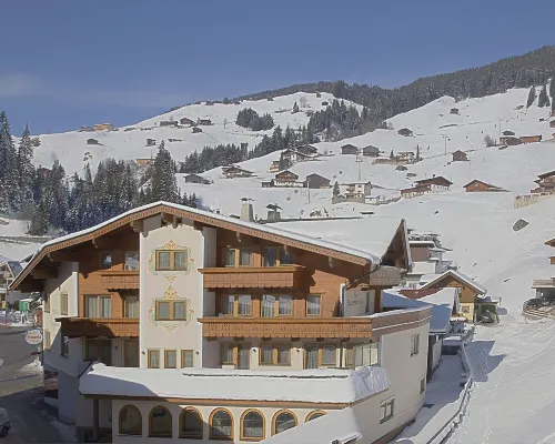 Aparthotel Dorfplatzl B&B Hotels in Tux