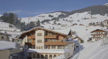 Aparthotel Dorfplatzl B&B