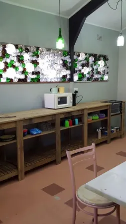 The Backpack Shack Отели рядом с достопримечательностью «Post Office Tree»