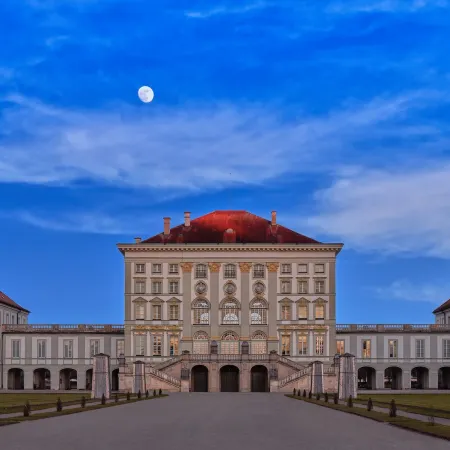 Empress Boutique Hotel Отели рядом с достопримечательностью «Станция метро Basler Straße»