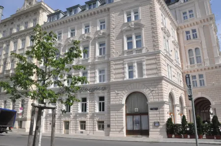 Hotel Regina Отели рядом с достопримечательностью «Циркусвизе Альтерлаа»