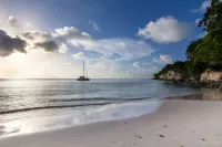 Au Jardin Debeauséjour: Gîtes, Studios ou Chambres d'hôtes au calme avec piscine proche plage à Marie-Galante en Guadeloupe Hôtels à : Grand-Bourg