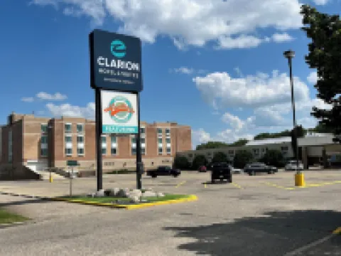 Clarion Hotel & Suites Hotels in Brandon