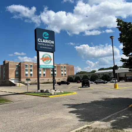Clarion Hotel & Suites