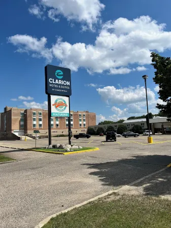 Clarion Hotel & Suites Отели в г. Брандон