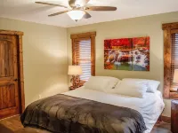 Asheville Country Cabins Hotels near Asheville Regional Airport