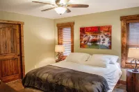 Asheville Country Cabins Hotels near Asheville Regional Airport